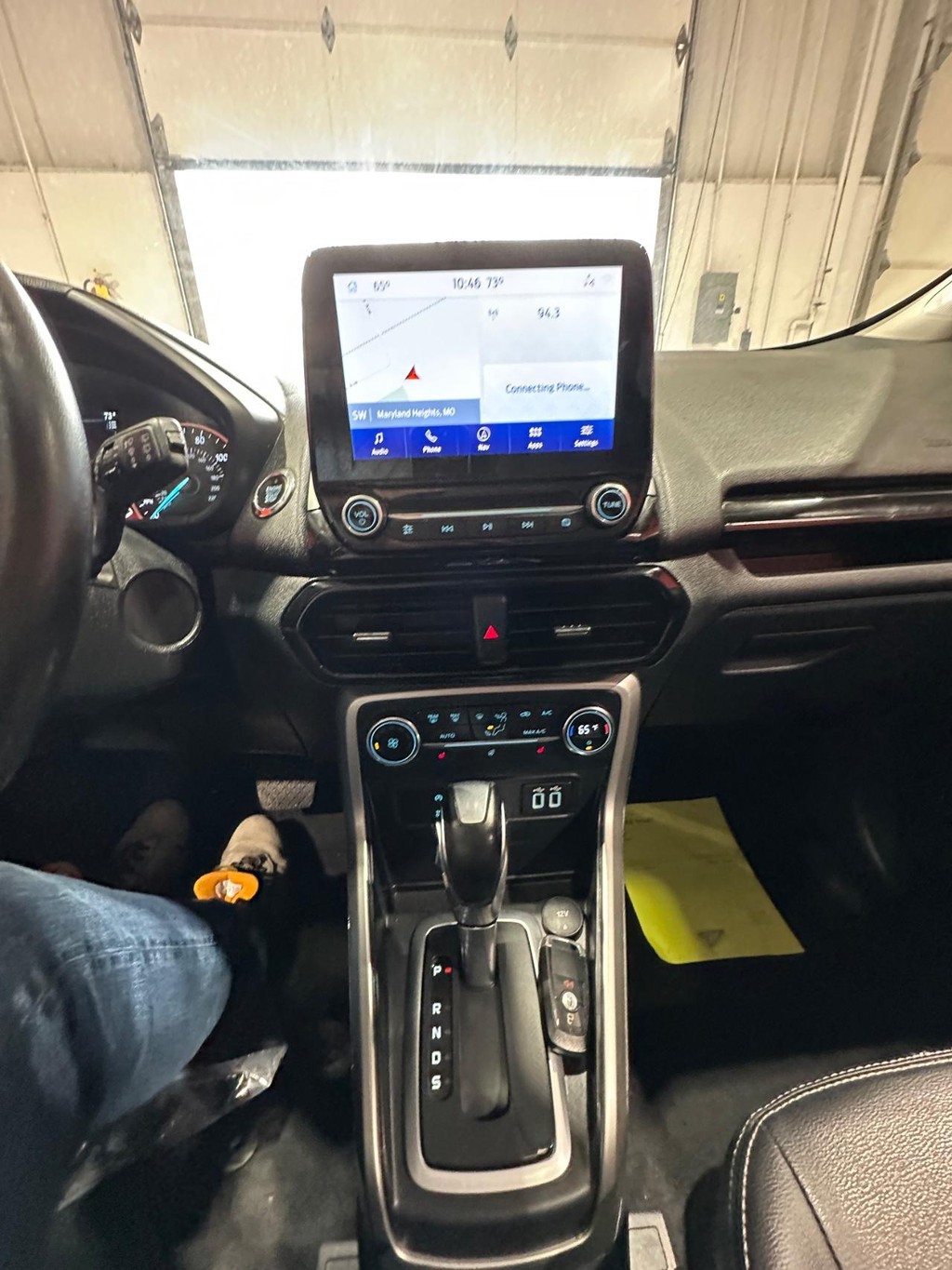 Ford EcoSport Vehicle Full-screen Gallery Image 21