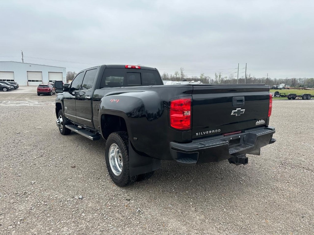 Chevrolet Silverado 3500HD Vehicle Full-screen Gallery Image 5