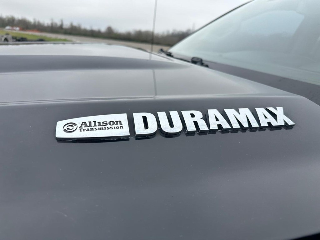 Chevrolet Silverado 3500HD Vehicle Full-screen Gallery Image 7