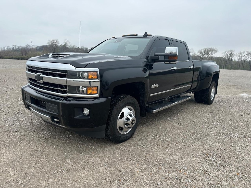 Chevrolet Silverado 3500HD Vehicle Full-screen Gallery Image 9