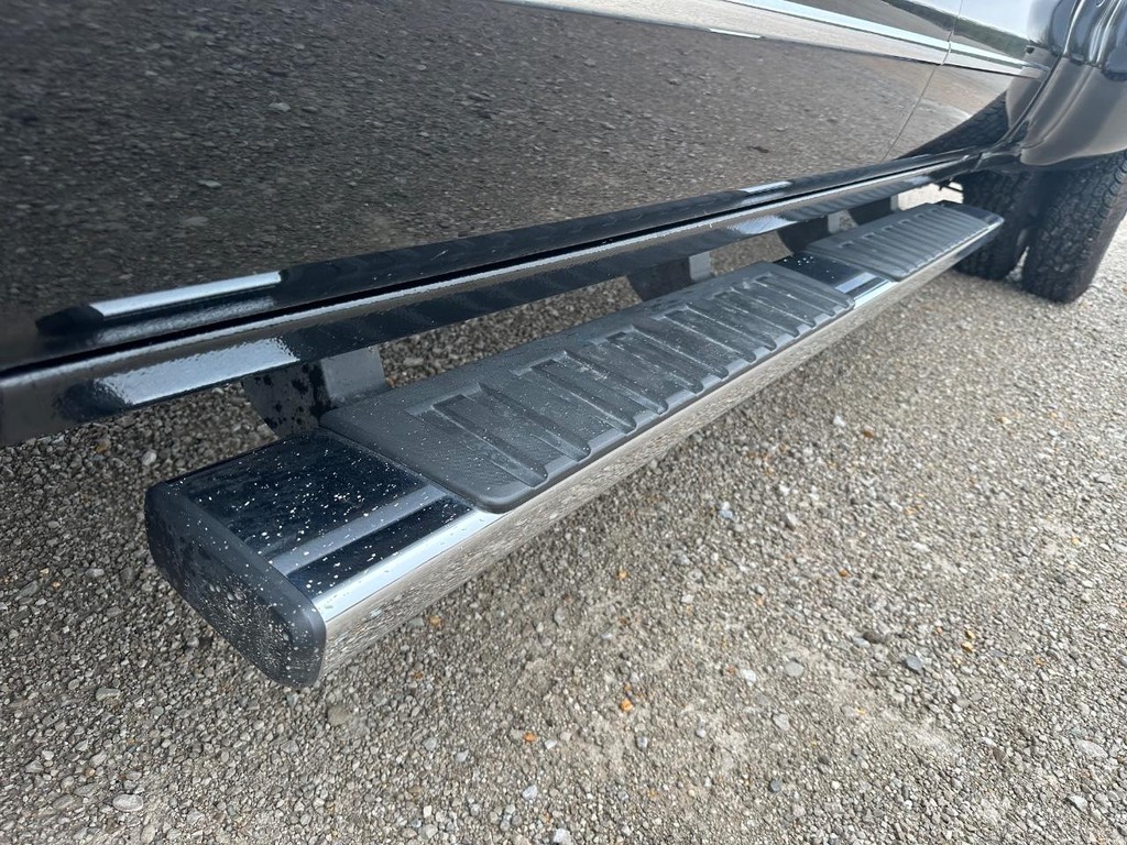 Chevrolet Silverado 3500HD Vehicle Full-screen Gallery Image 11