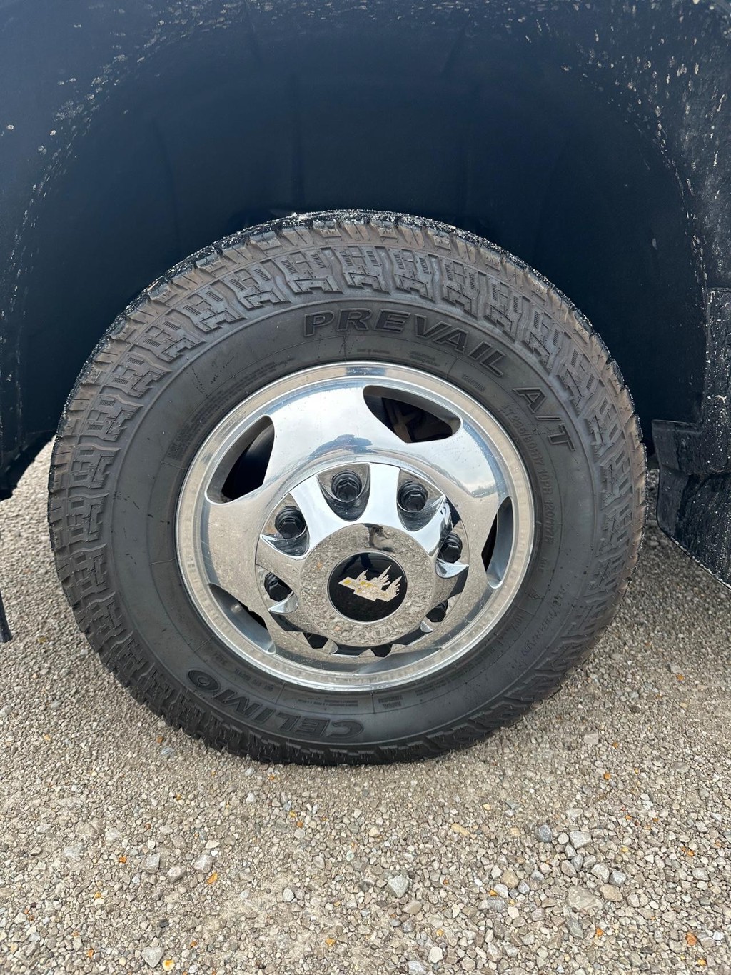 Chevrolet Silverado 3500HD Vehicle Full-screen Gallery Image 12