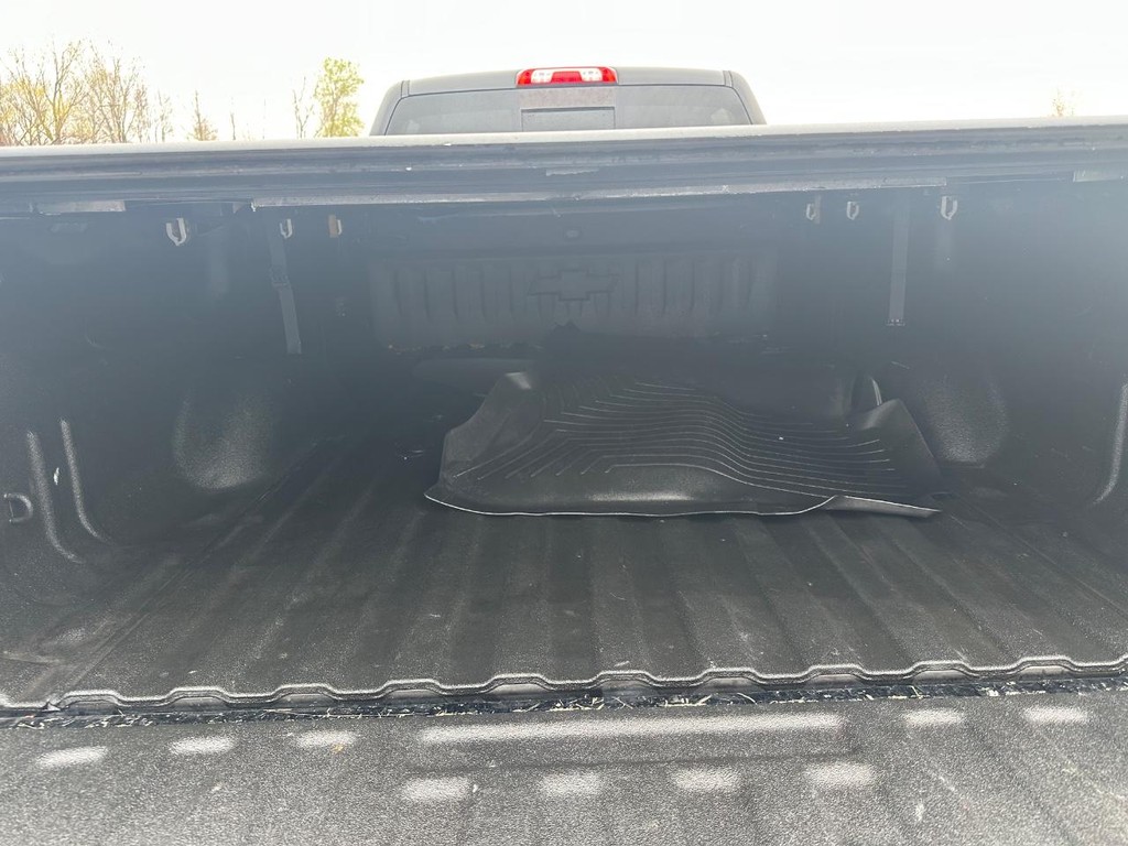 Chevrolet Silverado 3500HD Vehicle Full-screen Gallery Image 13