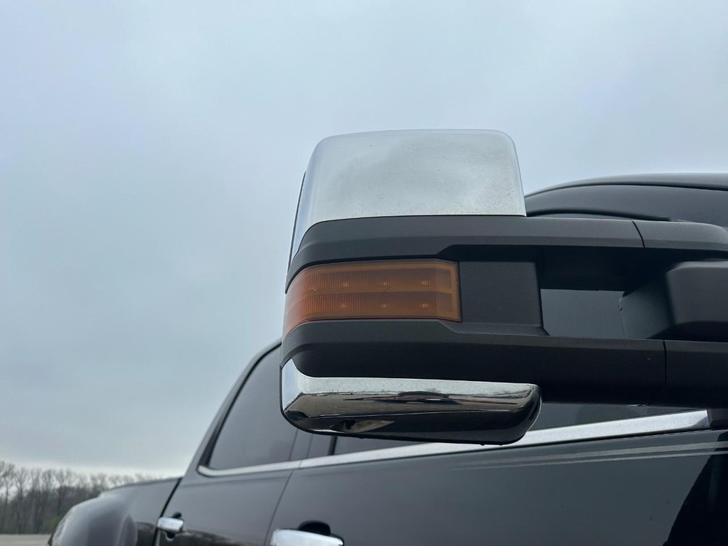 Chevrolet Silverado 3500HD Vehicle Full-screen Gallery Image 16