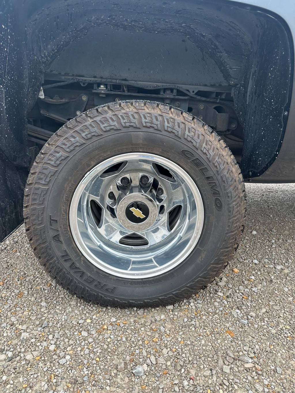 Chevrolet Silverado 3500HD Vehicle Full-screen Gallery Image 18