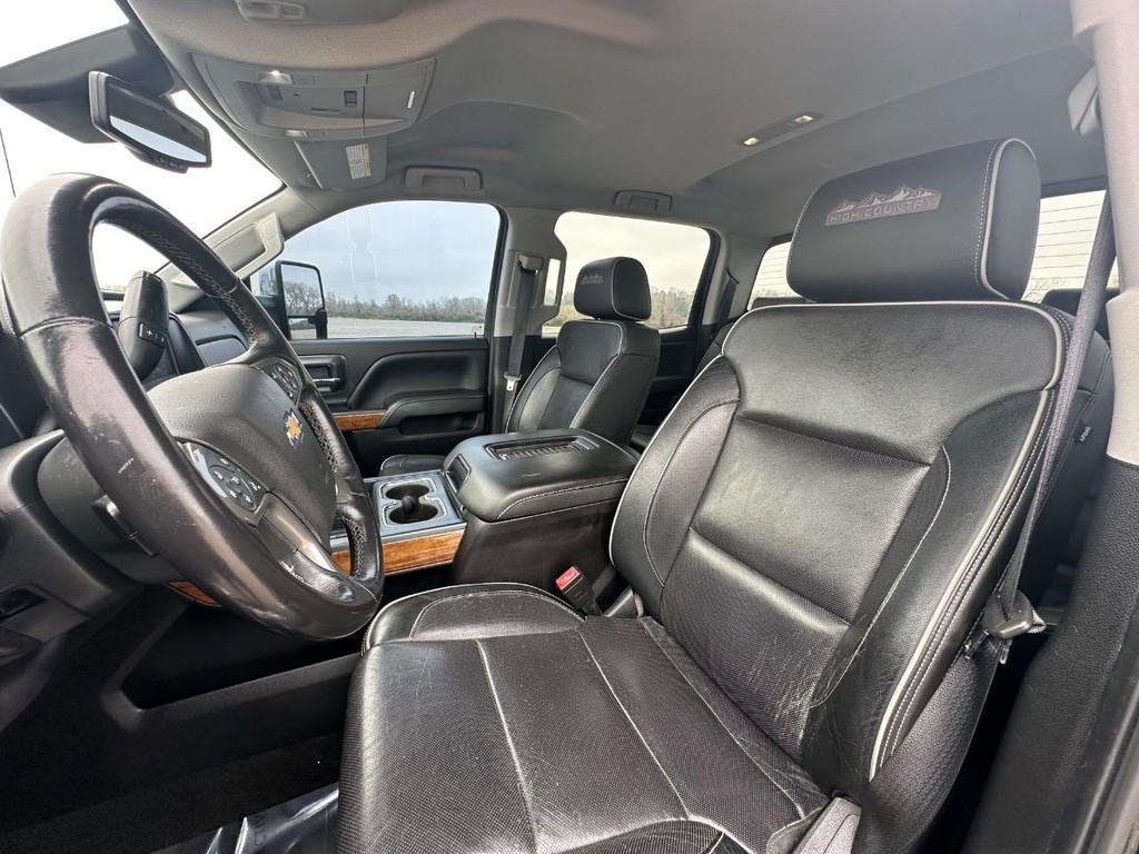 Chevrolet Silverado 3500HD Vehicle Full-screen Gallery Image 19