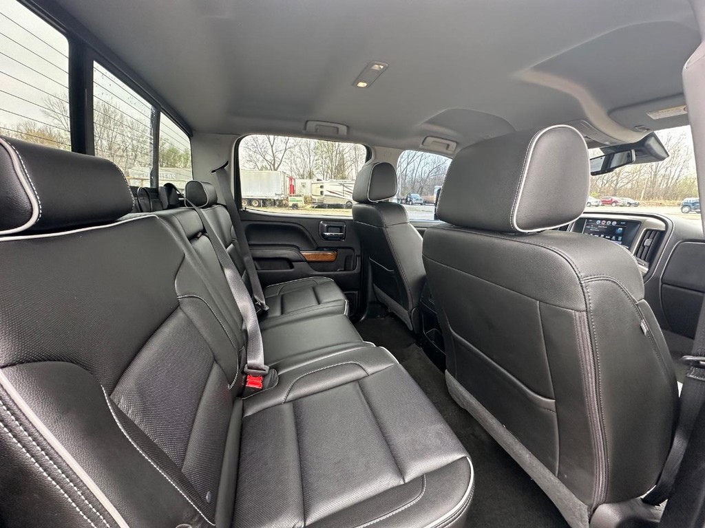 Chevrolet Silverado 3500HD Vehicle Full-screen Gallery Image 20