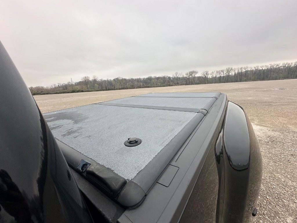 Chevrolet Silverado 3500HD Vehicle Full-screen Gallery Image 23