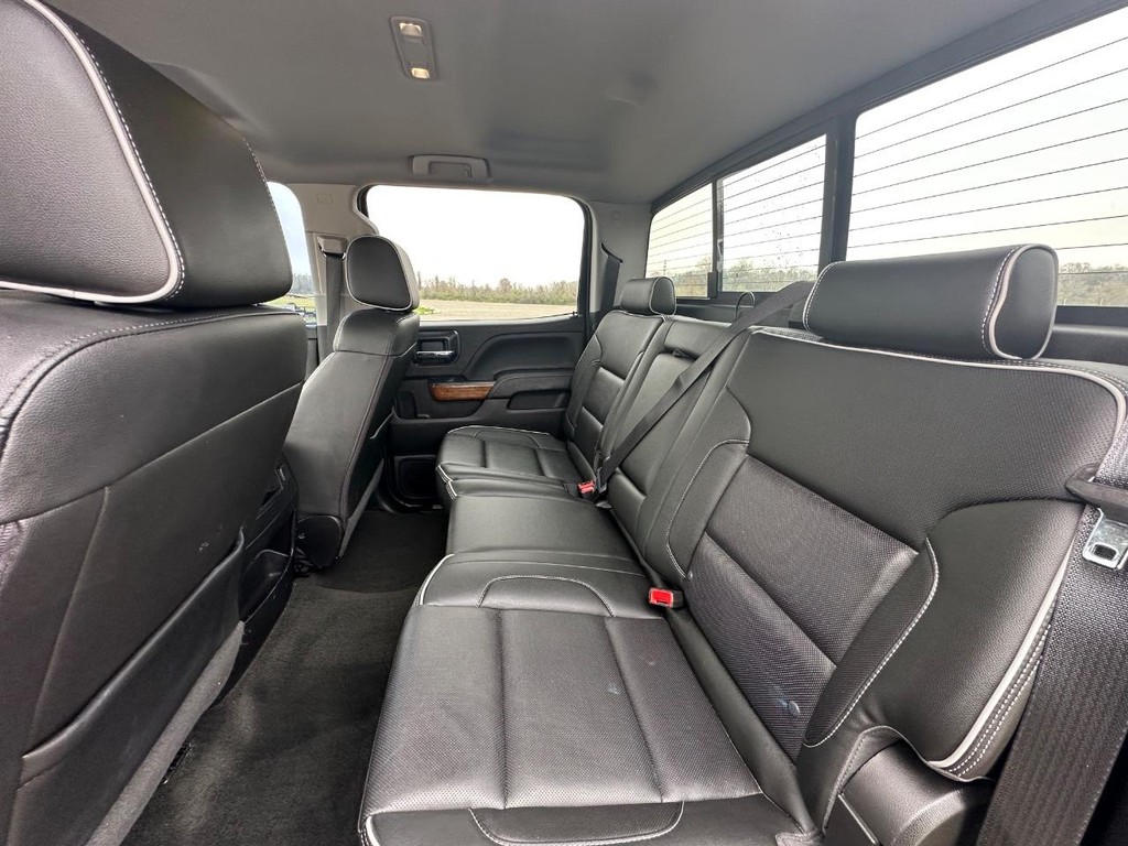 Chevrolet Silverado 3500HD Vehicle Full-screen Gallery Image 24