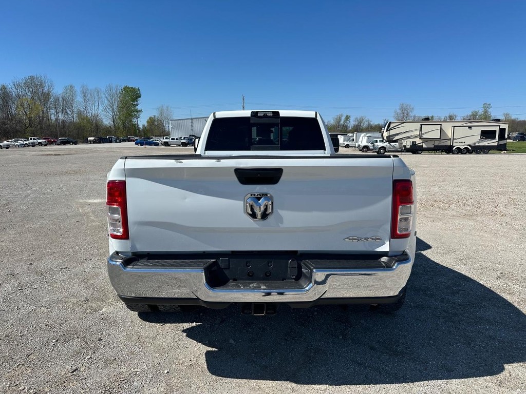 Ram 3500 Vehicle Full-screen Gallery Image 5