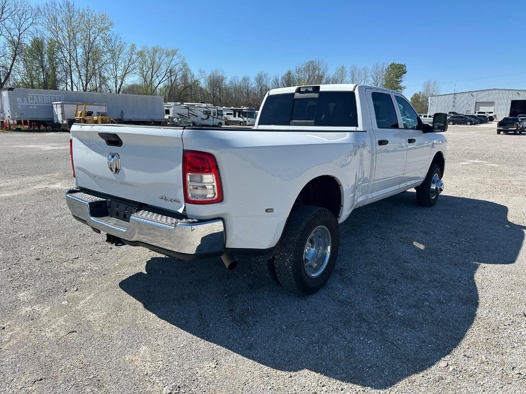 Ram 3500 Vehicle Full-screen Gallery Image 6