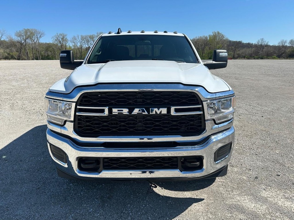 Ram 3500 Vehicle Full-screen Gallery Image 7