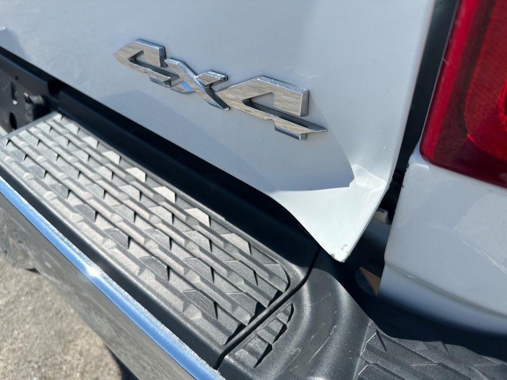 Ram 3500 Vehicle Full-screen Gallery Image 11