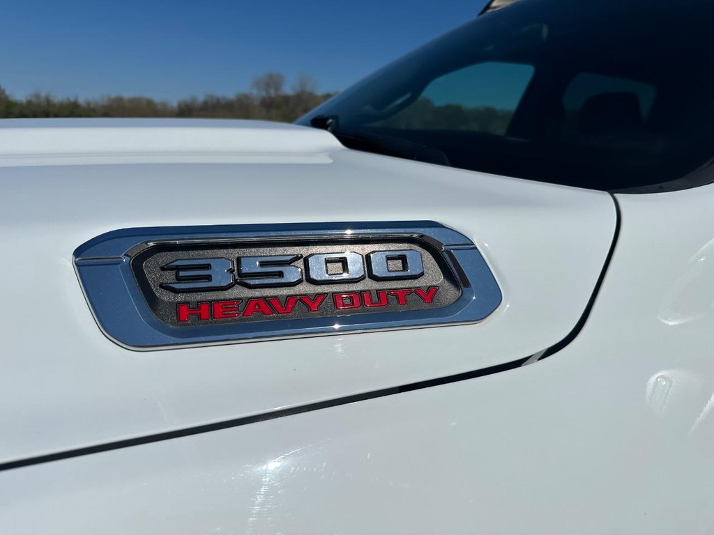 Ram 3500 Vehicle Full-screen Gallery Image 15
