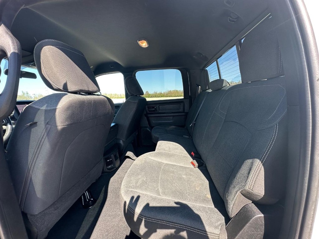 Ram 3500 Vehicle Full-screen Gallery Image 16
