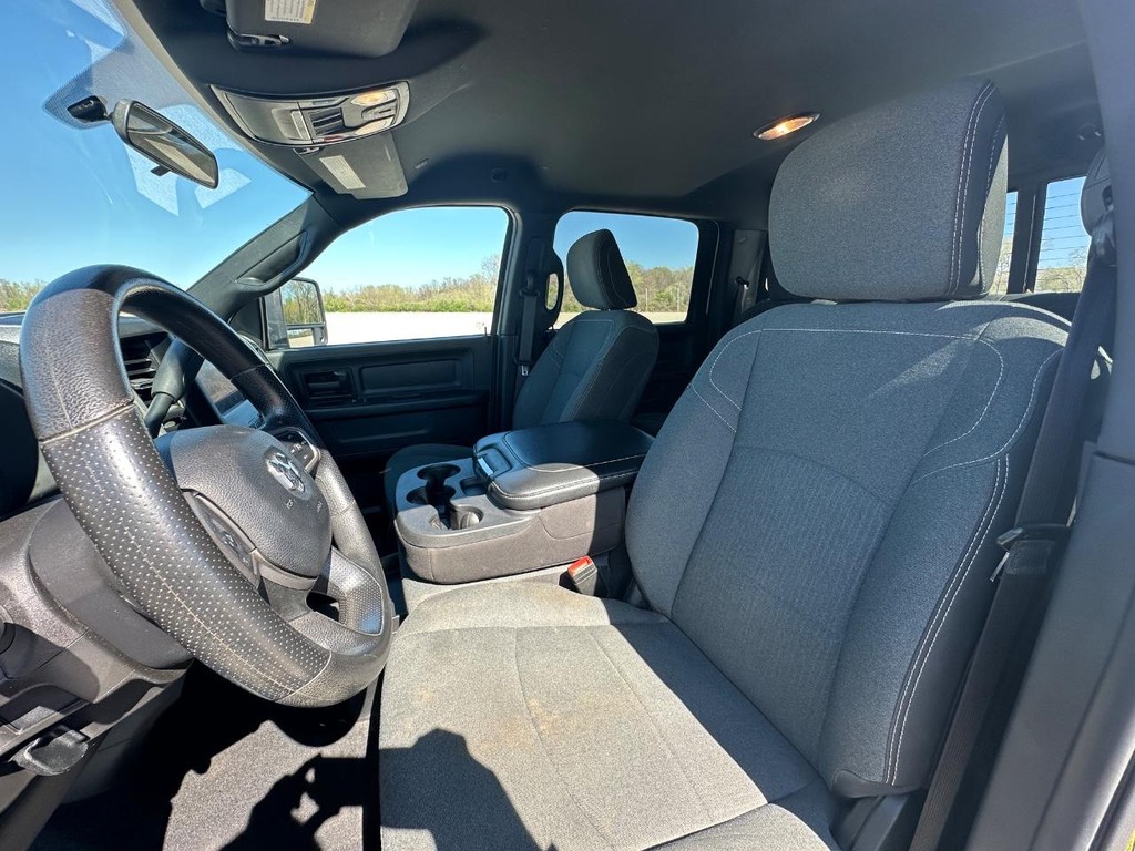 Ram 3500 Vehicle Full-screen Gallery Image 21