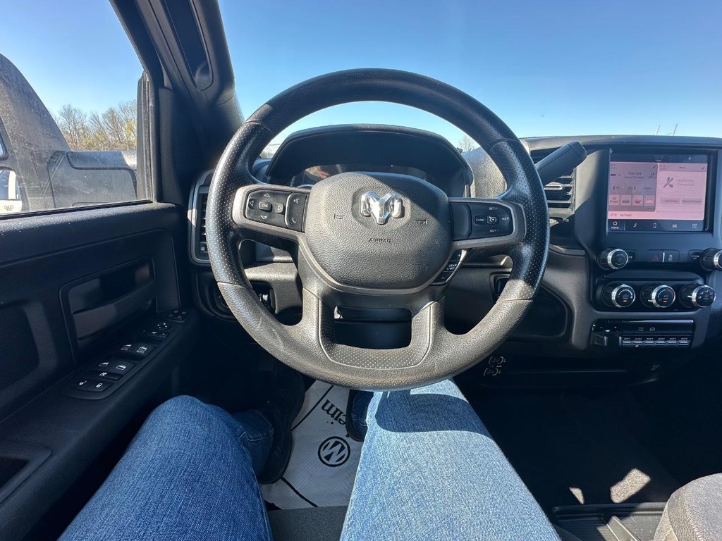 Ram 3500 Vehicle Full-screen Gallery Image 25