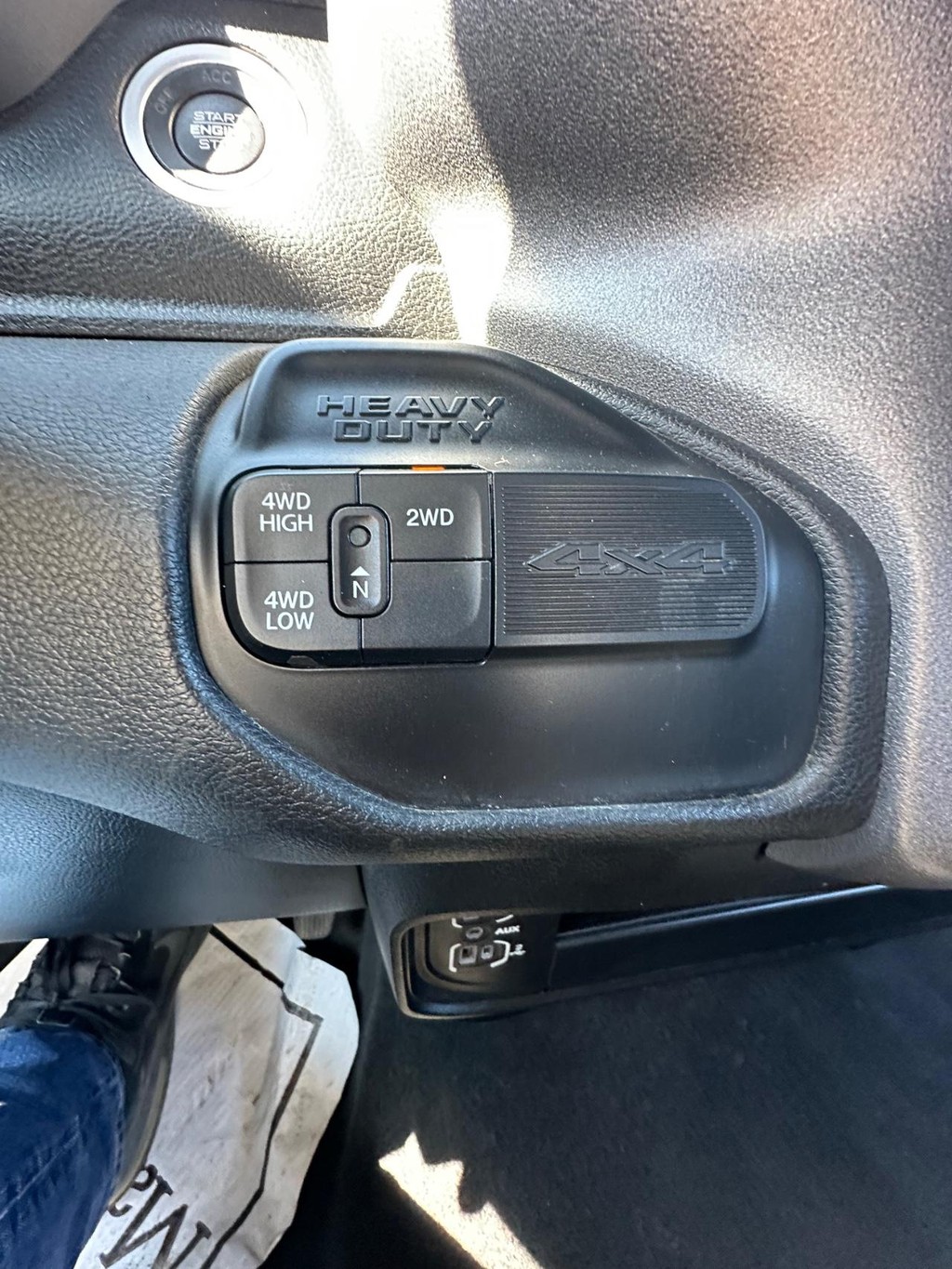 Ram 3500 Vehicle Full-screen Gallery Image 28