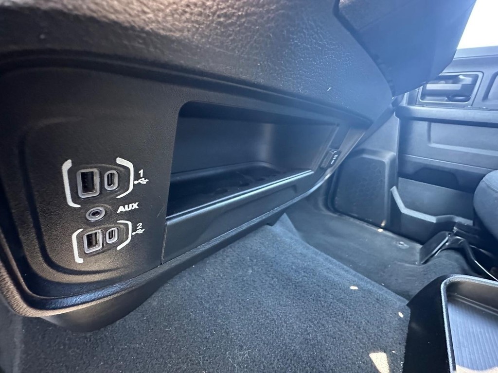 Ram 3500 Vehicle Full-screen Gallery Image 29