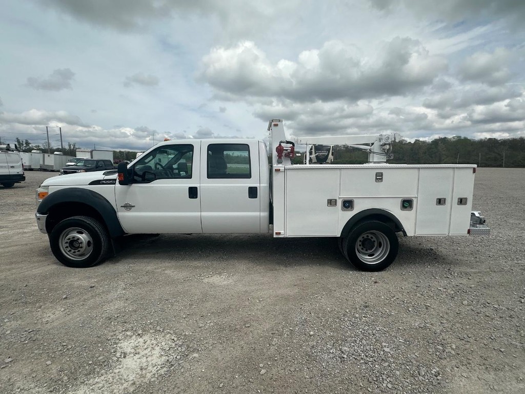 Ford Super Duty F-550 DRW Vehicle Full-screen Gallery Image 4