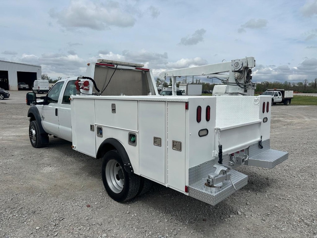 Ford Super Duty F-550 DRW Vehicle Full-screen Gallery Image 5