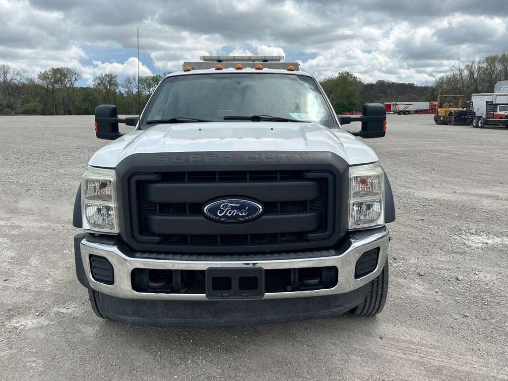 Ford Super Duty F-550 DRW Vehicle Full-screen Gallery Image 8