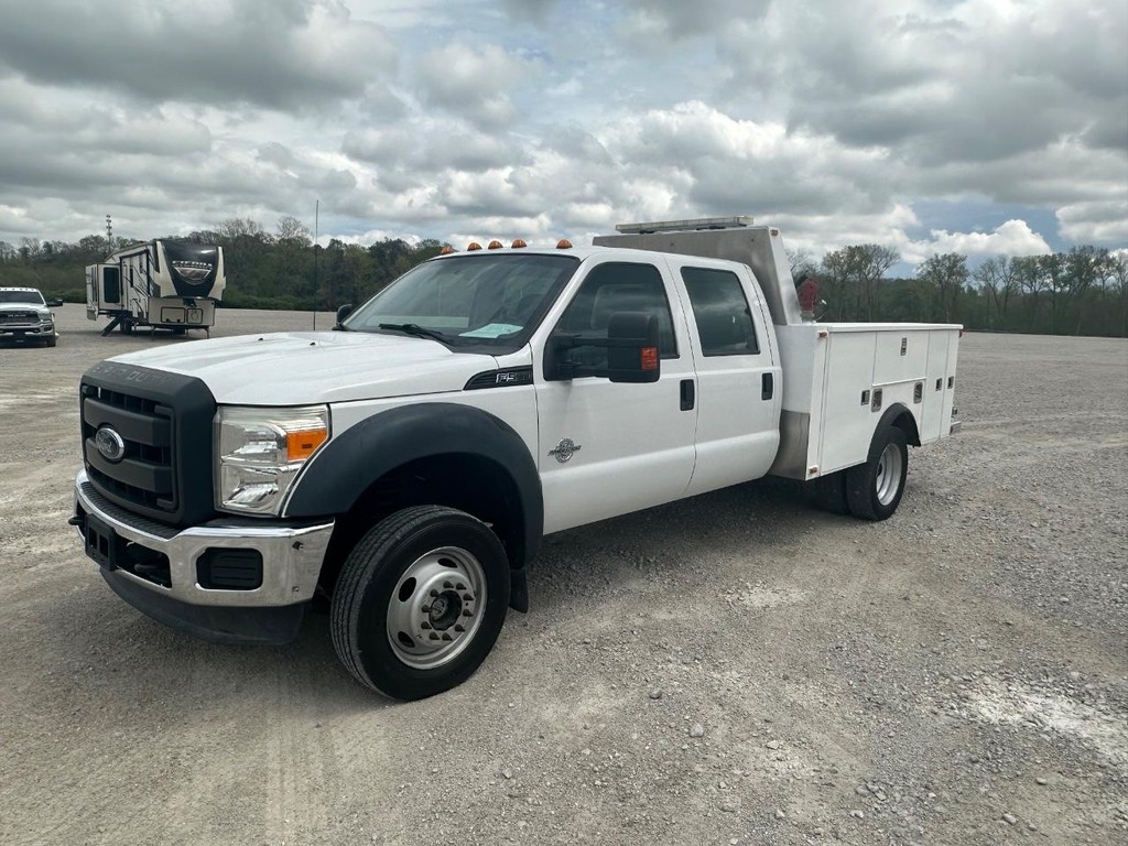 Ford Super Duty F-550 DRW Vehicle Full-screen Gallery Image 9