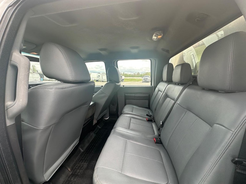 Ford Super Duty F-550 DRW Vehicle Full-screen Gallery Image 10