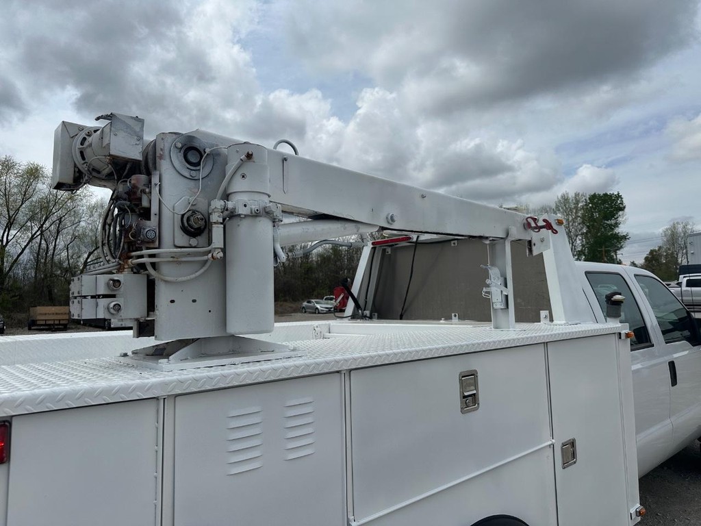 Ford Super Duty F-550 DRW Vehicle Full-screen Gallery Image 13