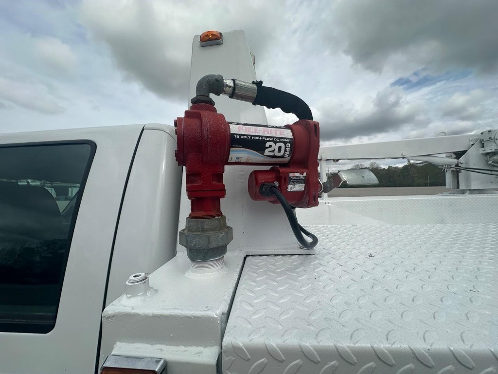 Ford Super Duty F-550 DRW Vehicle Full-screen Gallery Image 14