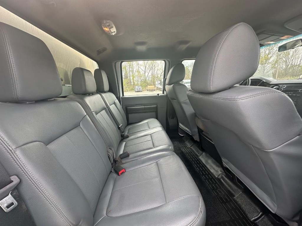 Ford Super Duty F-550 DRW Vehicle Full-screen Gallery Image 16