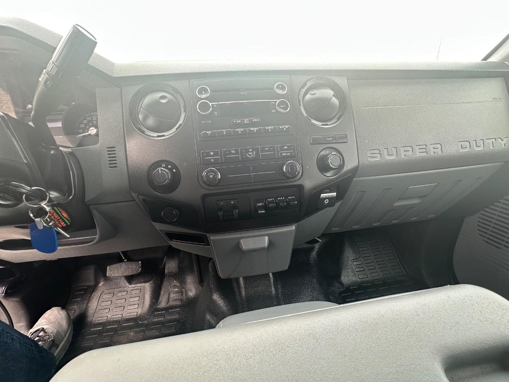 Ford Super Duty F-550 DRW Vehicle Full-screen Gallery Image 22