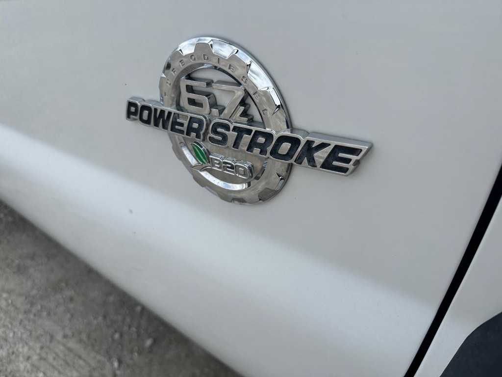 Ford Super Duty F-550 DRW Vehicle Full-screen Gallery Image 23