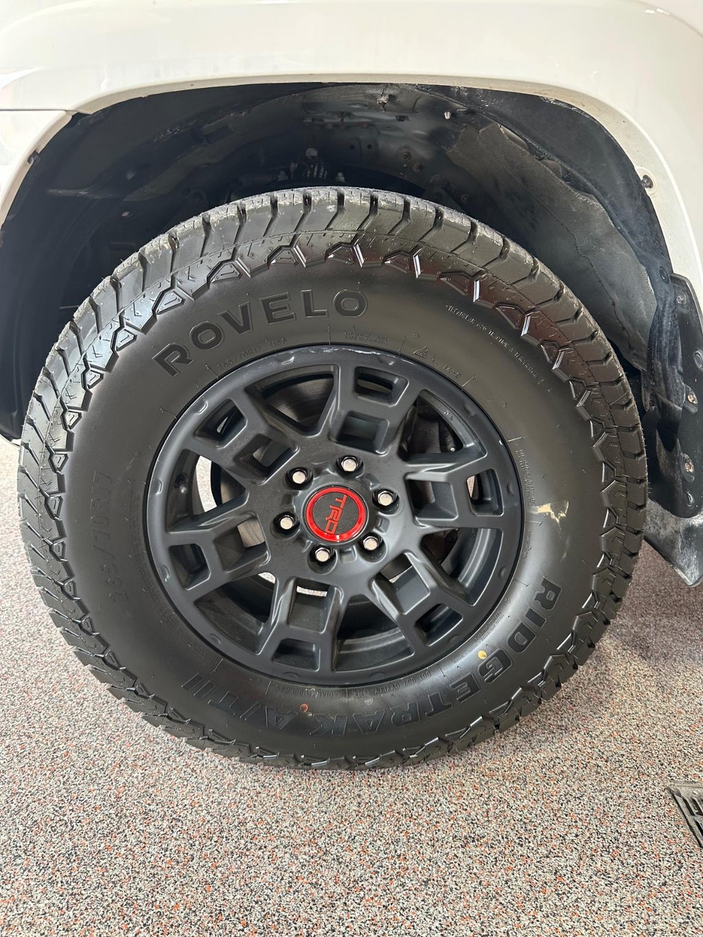 Toyota 4Runner Vehicle Full-screen Gallery Image 10
