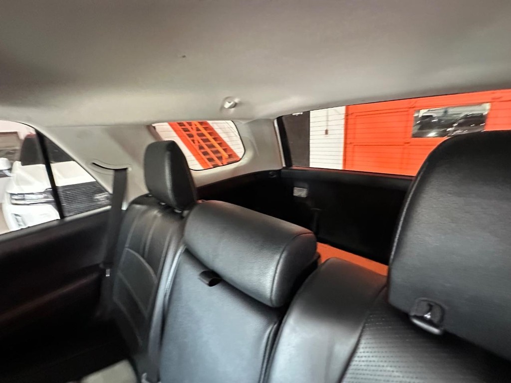 Toyota 4Runner Vehicle Full-screen Gallery Image 13