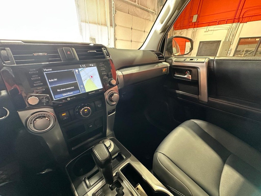 Toyota 4Runner Vehicle Full-screen Gallery Image 22