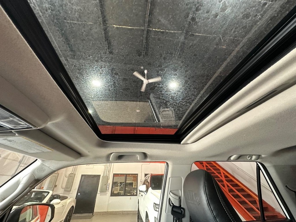 Toyota 4Runner Vehicle Full-screen Gallery Image 25