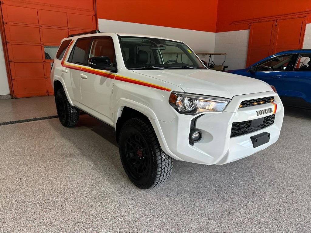Toyota 4Runner Vehicle Full-screen Gallery Image 27
