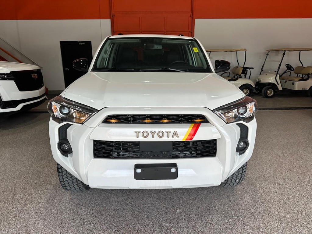 Toyota 4Runner Vehicle Full-screen Gallery Image 32