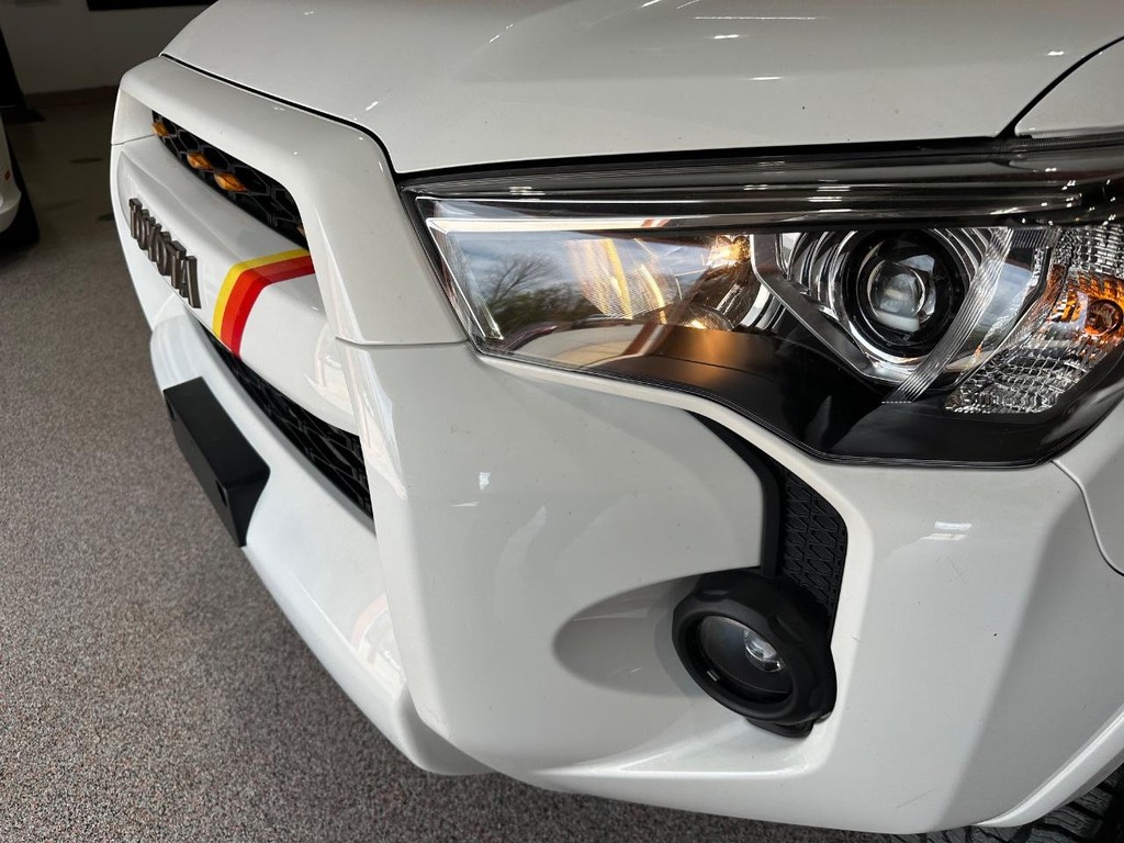 Toyota 4Runner Vehicle Full-screen Gallery Image 37