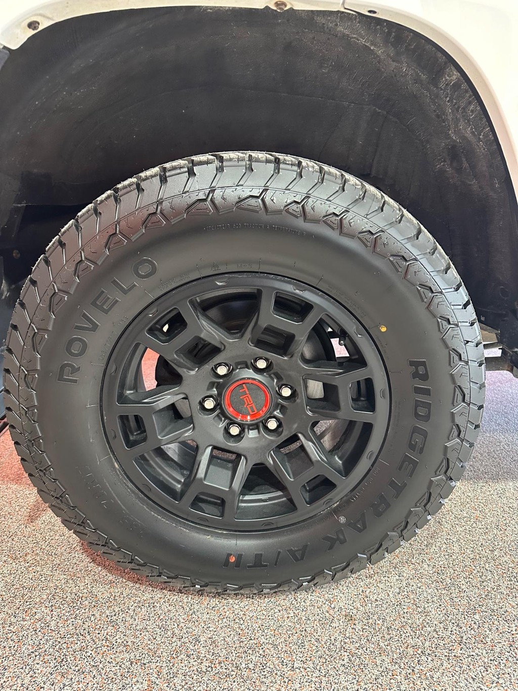 Toyota 4Runner Vehicle Full-screen Gallery Image 41