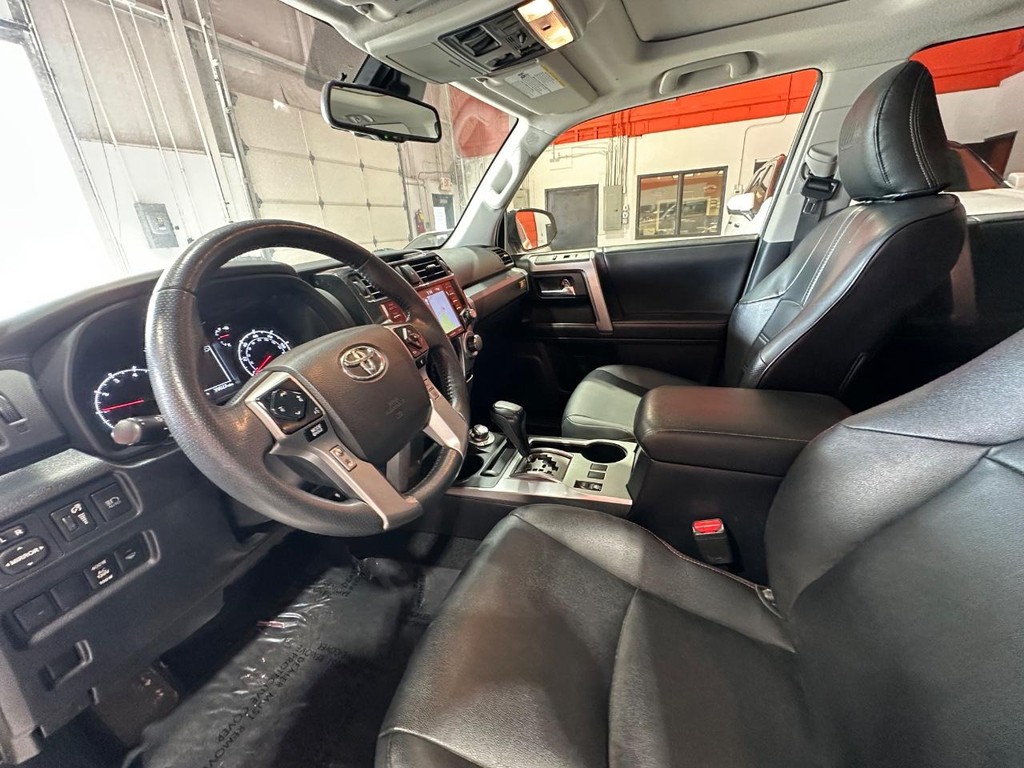 Toyota 4Runner Vehicle Full-screen Gallery Image 42