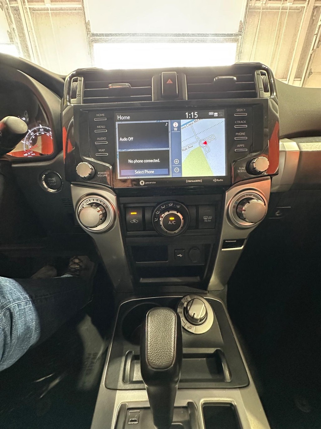 Toyota 4Runner Vehicle Full-screen Gallery Image 49