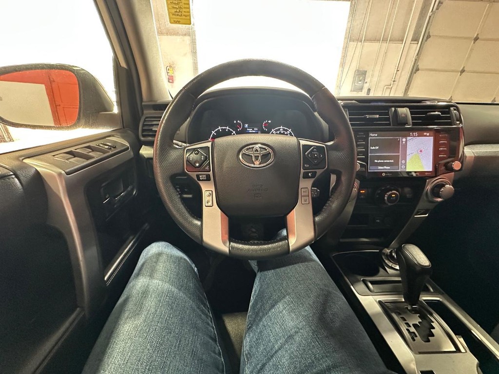 Toyota 4Runner Vehicle Full-screen Gallery Image 52