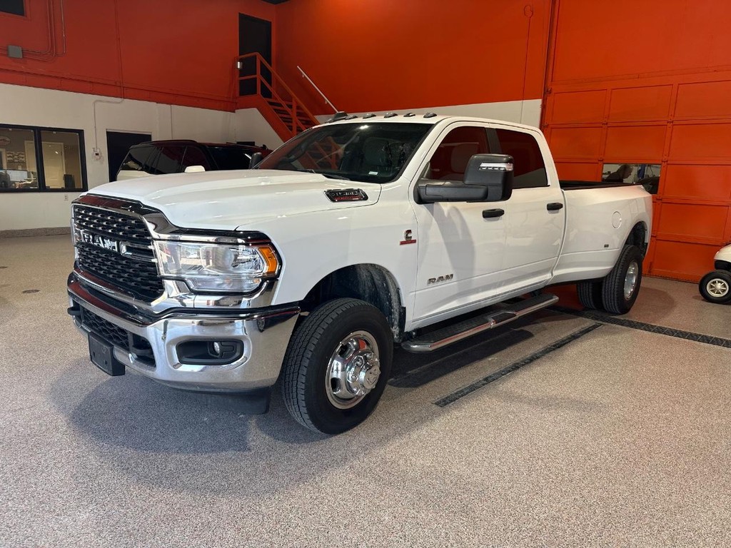 Ram 3500 Vehicle Full-screen Gallery Image 3