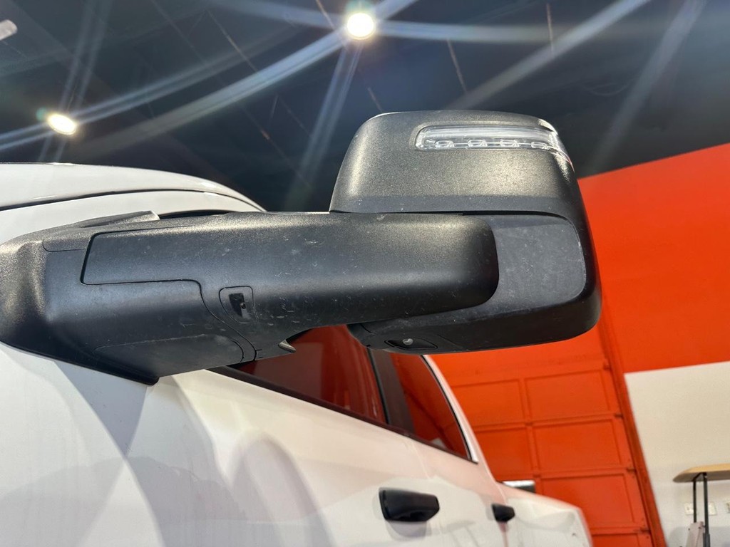 Ram 3500 Vehicle Full-screen Gallery Image 6