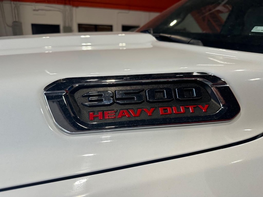 Ram 3500 Vehicle Full-screen Gallery Image 7