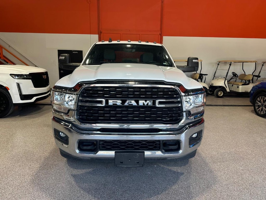 Ram 3500 Vehicle Full-screen Gallery Image 8