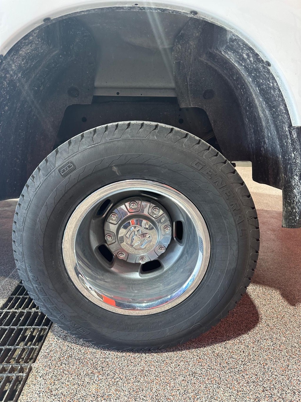 Ram 3500 Vehicle Full-screen Gallery Image 10