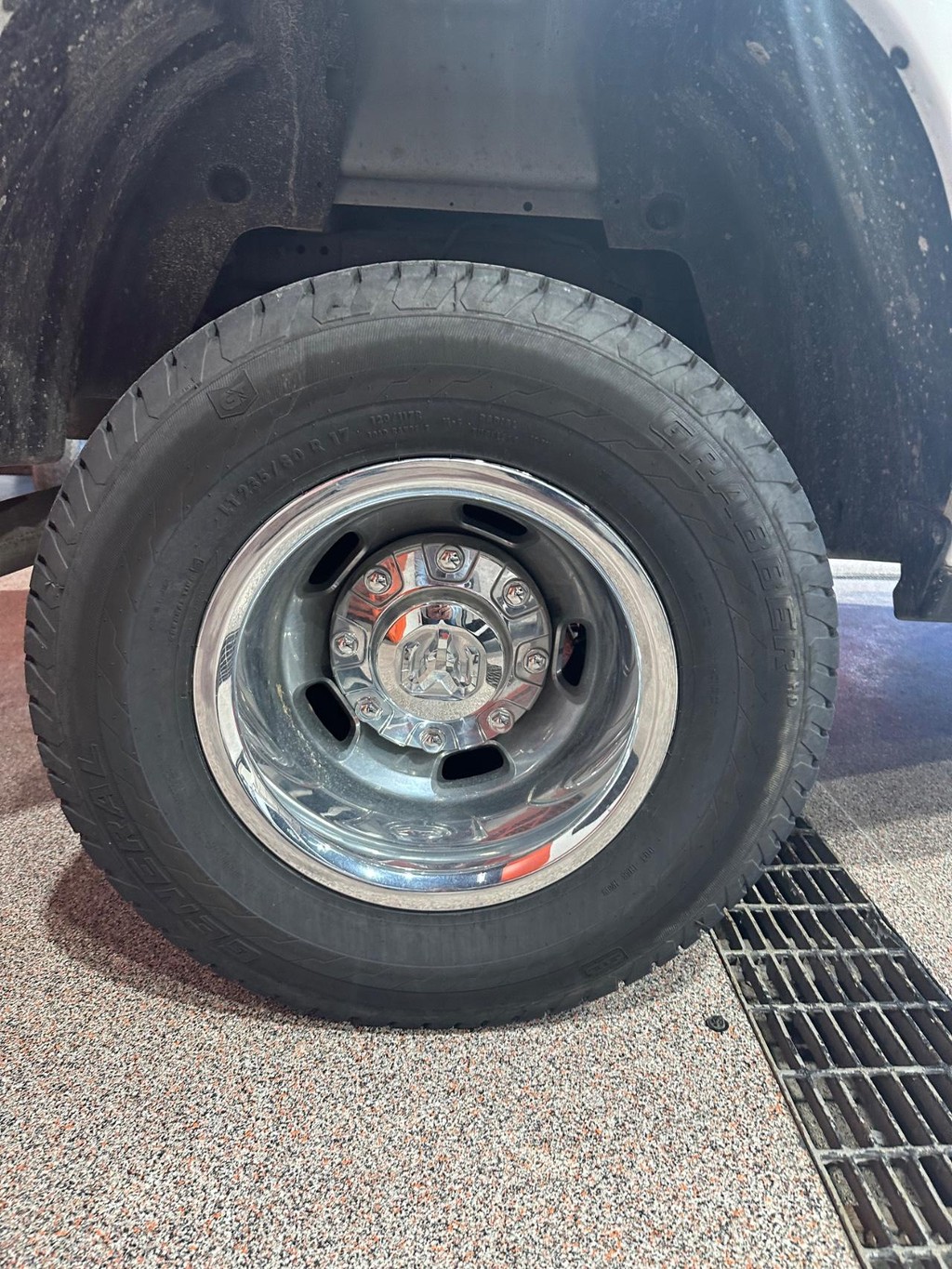 Ram 3500 Vehicle Full-screen Gallery Image 13